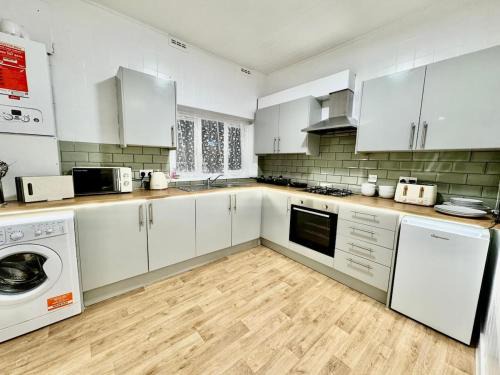 Bruce Grove House | Spacious 5 Bed House By Tottenham Stadium