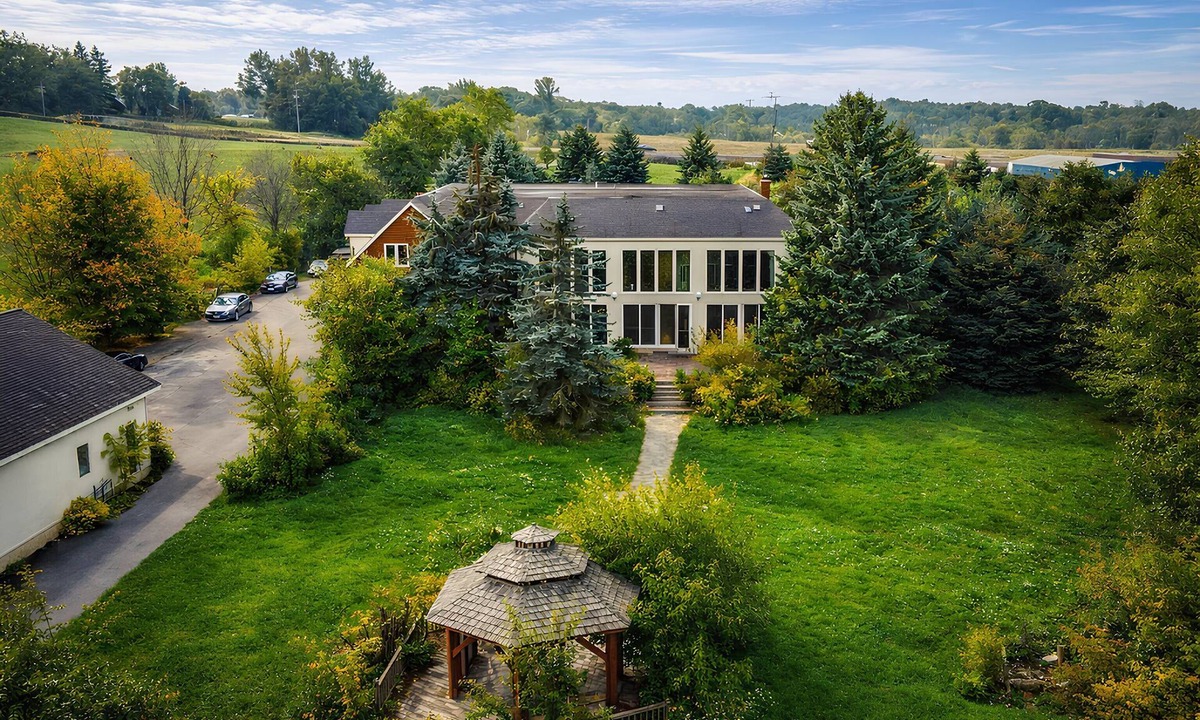 Hamilton House | Spacious 6BR Hamilton Retreat w/Pool Table