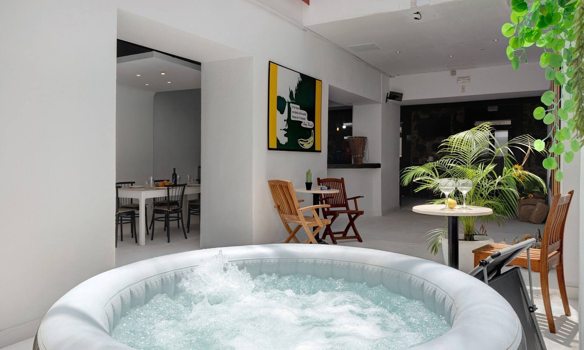 Arrecife Apartment | Spacious, Bright Rustic Loft in City Center – Ideal for Groups