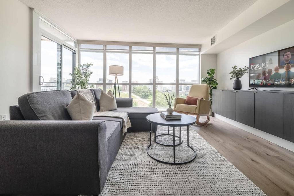 CityPlace Apartment | Spacious Downtown Condo - Walk to CN Tower & More