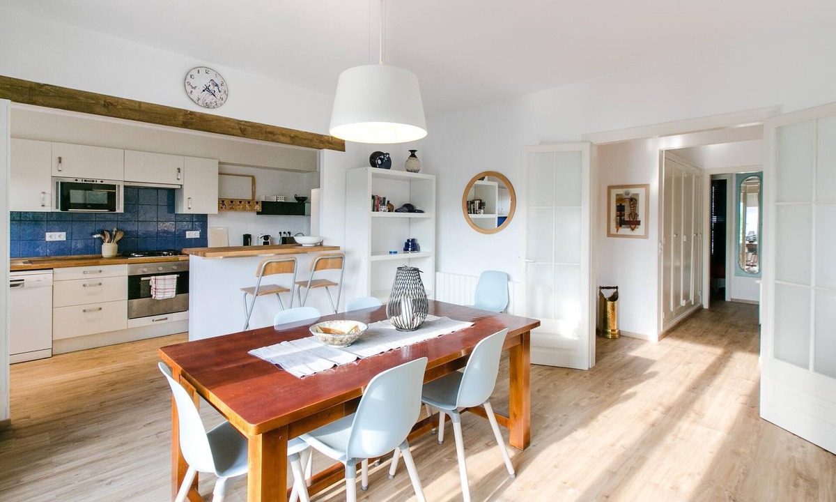 Calella de Palafrugell Apartment | Spacious 4BR apt, 150m to beach and restaurants & shops, fans, central heating