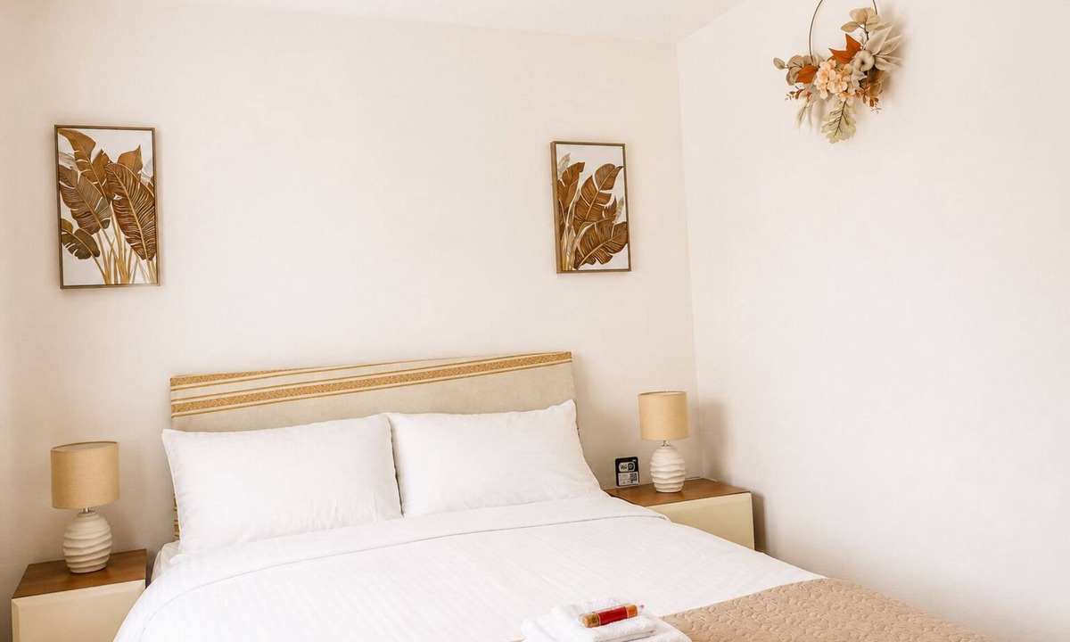 Newham House | Spacious Home Near ExCeL, LCY, Canary Wharf, O2