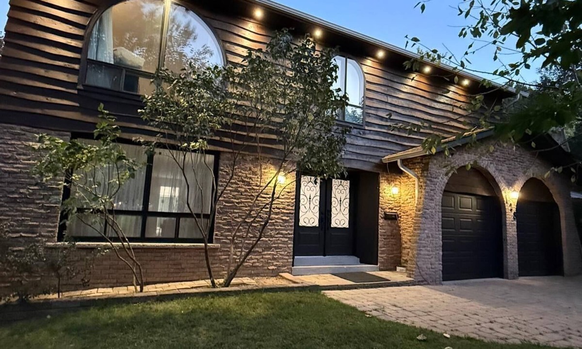 Windfields House | Spacious Luxury 4BR House York Mills Bayview