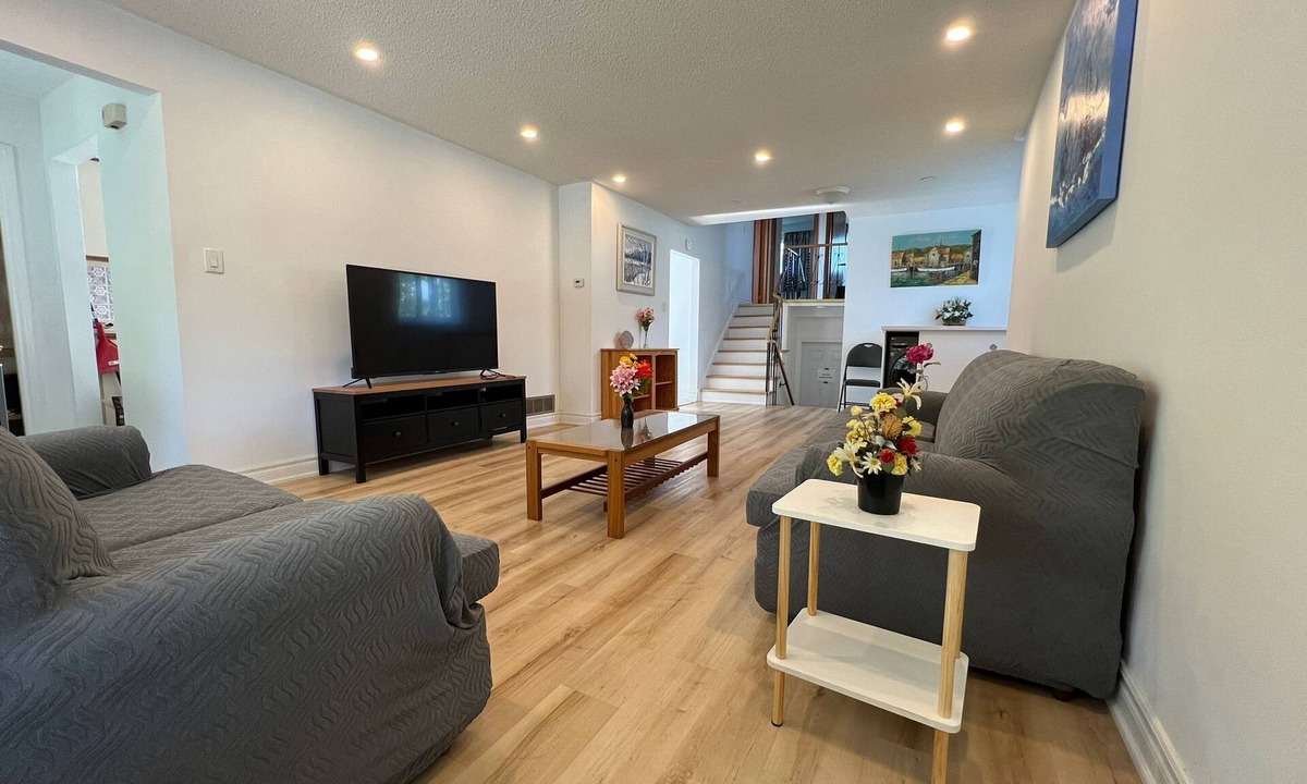 Agincourt House | Spacious room near Agincourt Go