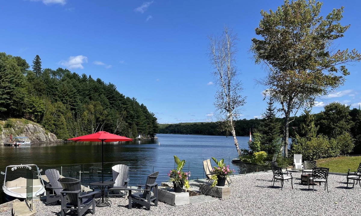 McMurrich/Monteith House | Spacious Rustic Cottage on Doe Lake