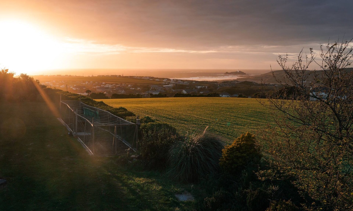 Gwithian Apartment | Spacious sea-view apt. w/hot tub & sauna overlooking St Ives Bay