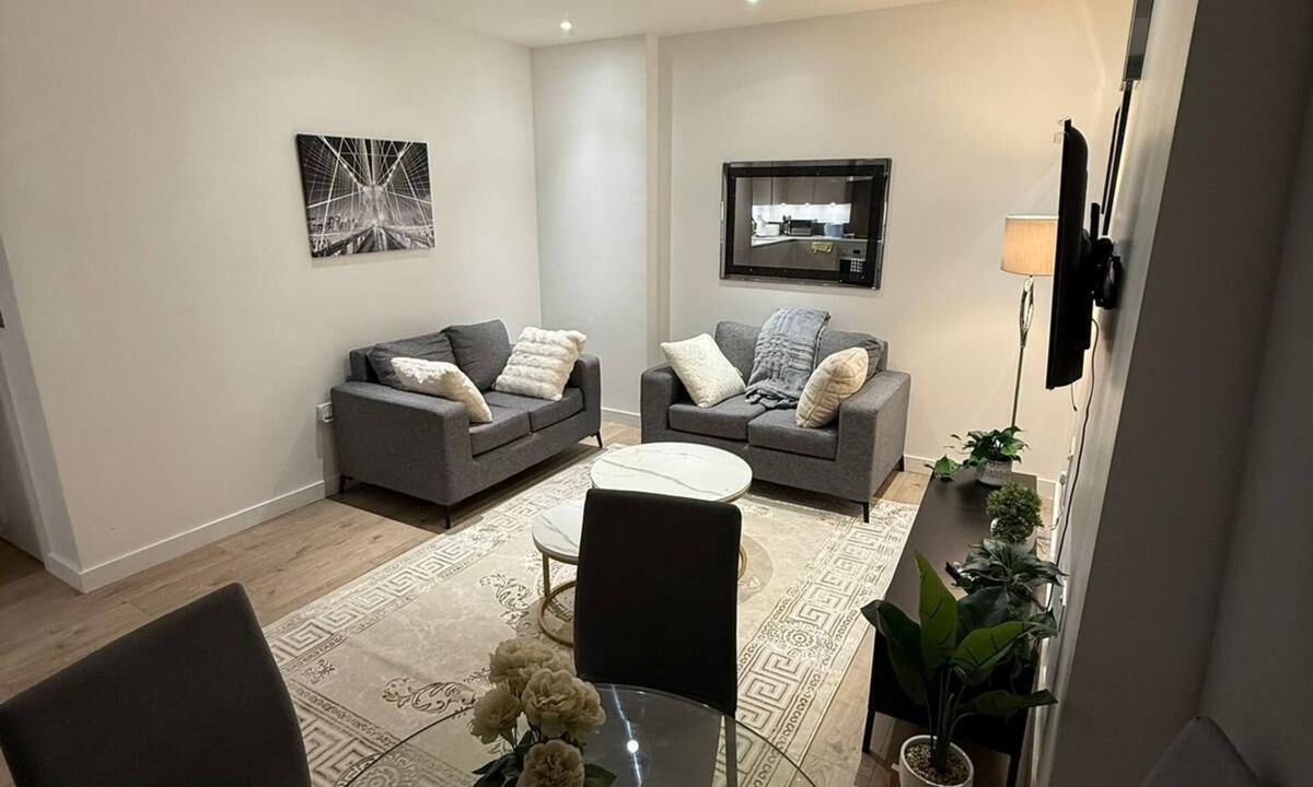 Newham Apartment | Spacious Two Bedroom Entire Flat at Gallions Reach