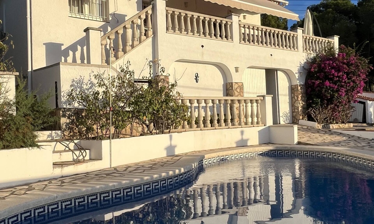 L'Escala Villa | Spacious villa, private pool, sea/mountain view, near beach, airco , free wifi