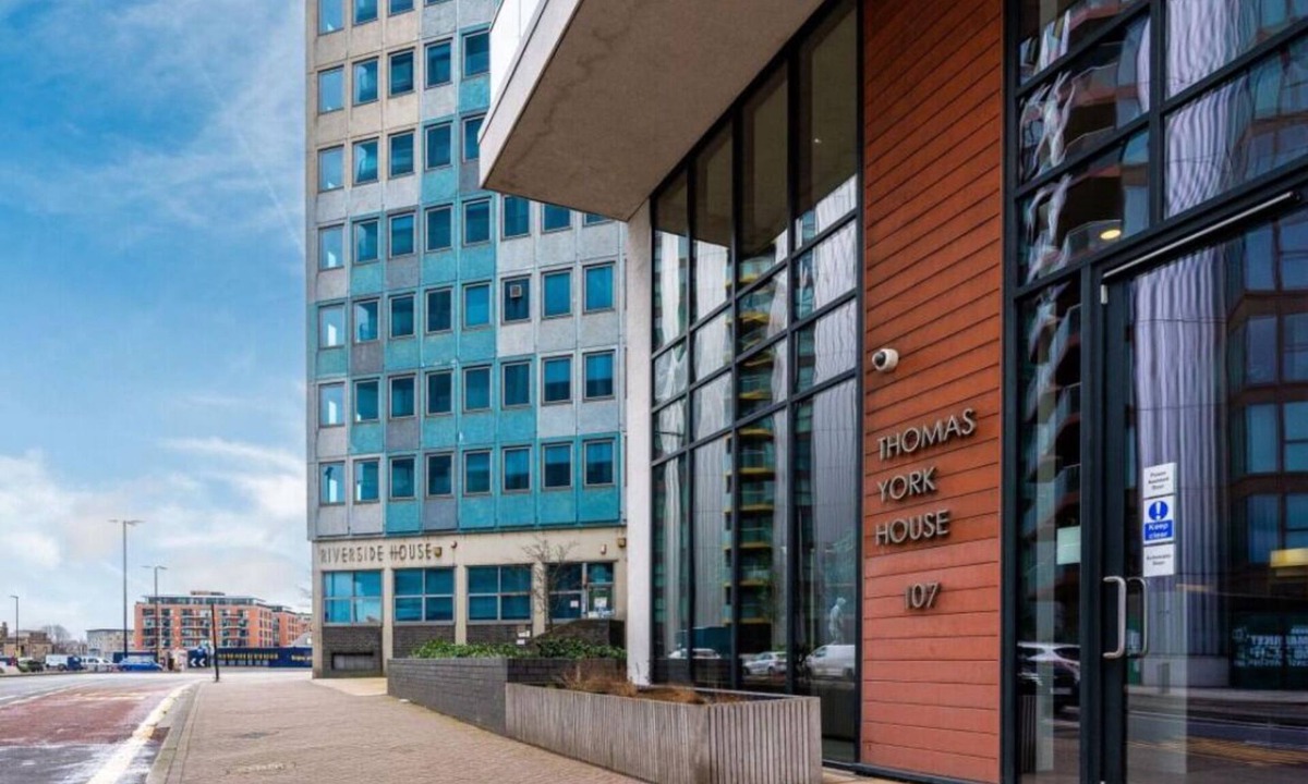 Woolwich Riverside Apartment | Spacious Woolwich Apartment with sea view