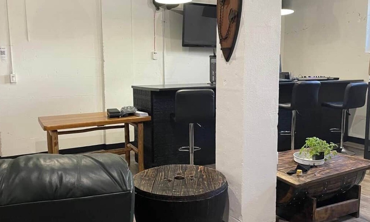 Algoma District Apartment | Speakeasy Apartment Lounge