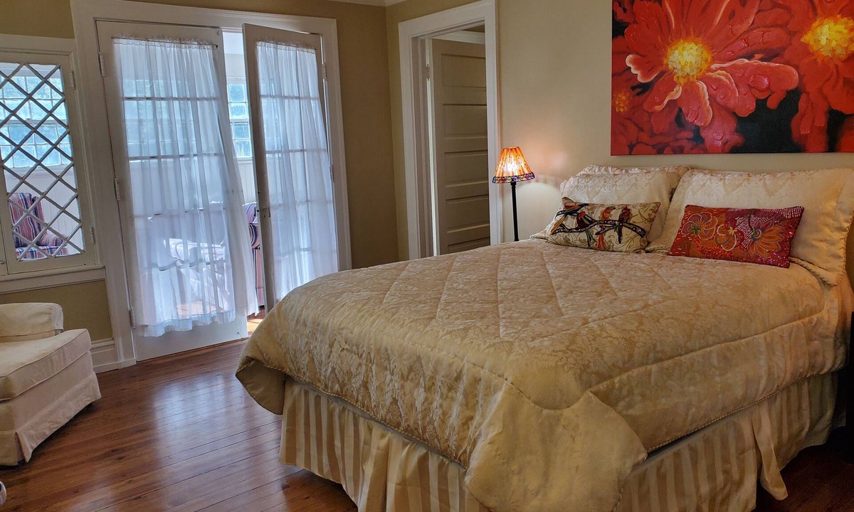 Waverly Beach House | SPECTACULAR LAKE FRONT HOUSE ON CRESENT BEACH FORT ERIE ONTARIO CANADA