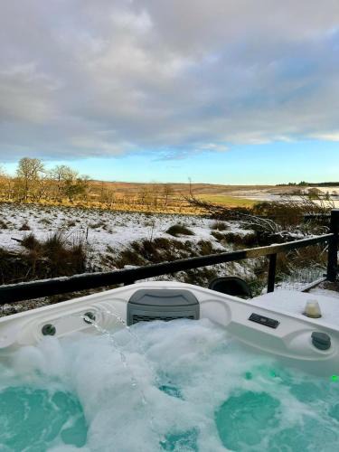 Omagh Other | Speir dorcha cabin