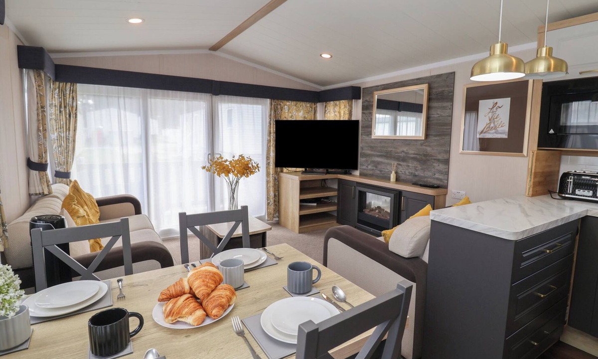 Hopton Cottage | Stag Lodge, Caravan 70
