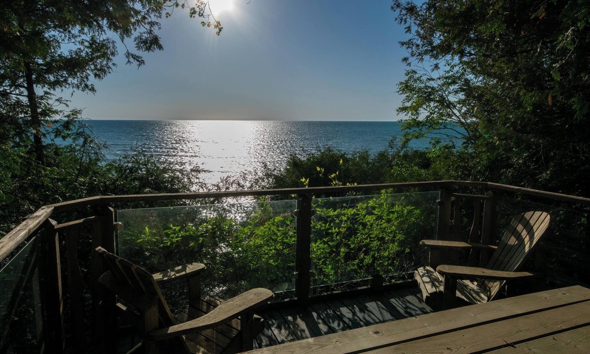 Bluewater Cottage | Starlight Lakefront Cottage