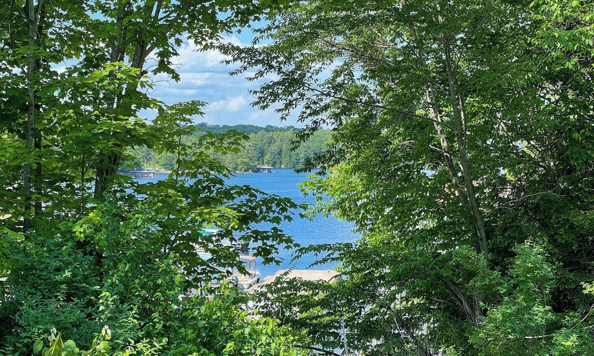 Seguin House | Steps To Lake Joe Ontario