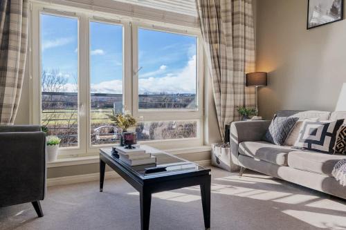 Tillicoultry House | Stirling Riverview Apartment - Free Parking