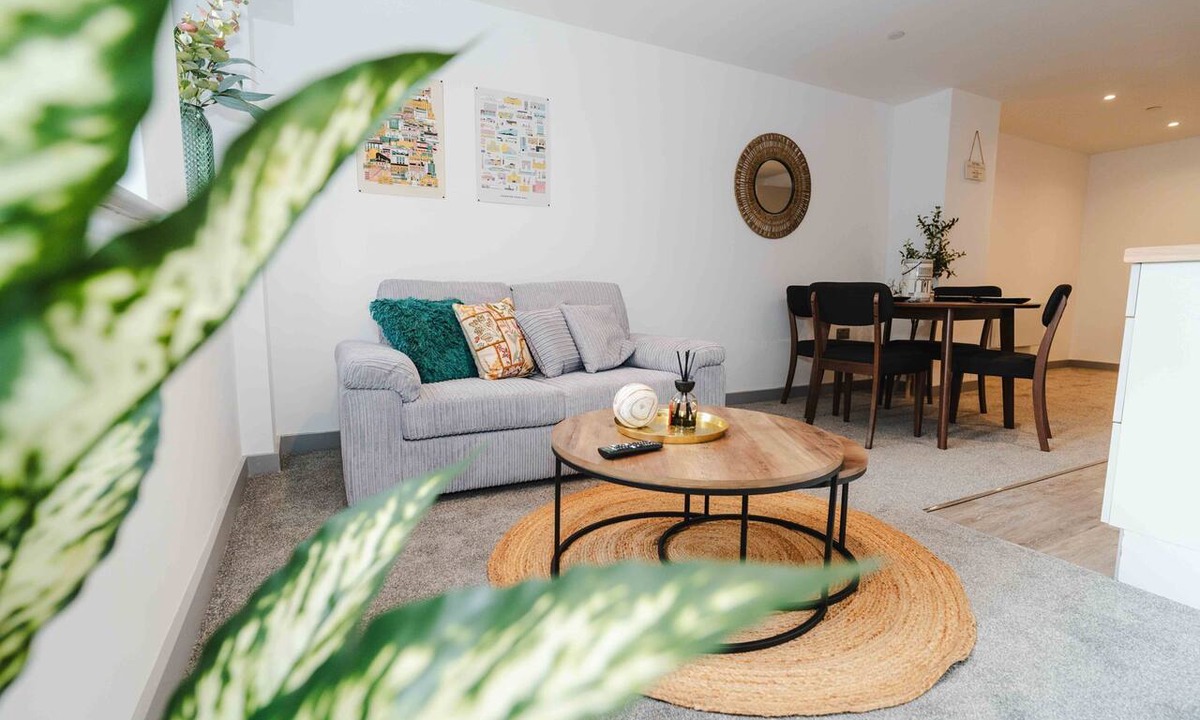 Hull Old Town Apartment | Street View Modern Apartment