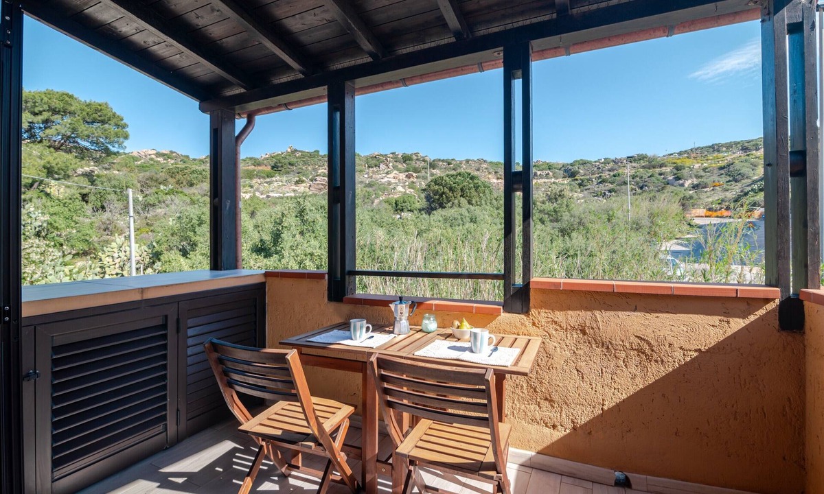 La Maddalena Apartment | Studio Apartment 'Monolocale La Maddalena' with Mountain View, Wi-Fi and Air Conditioning