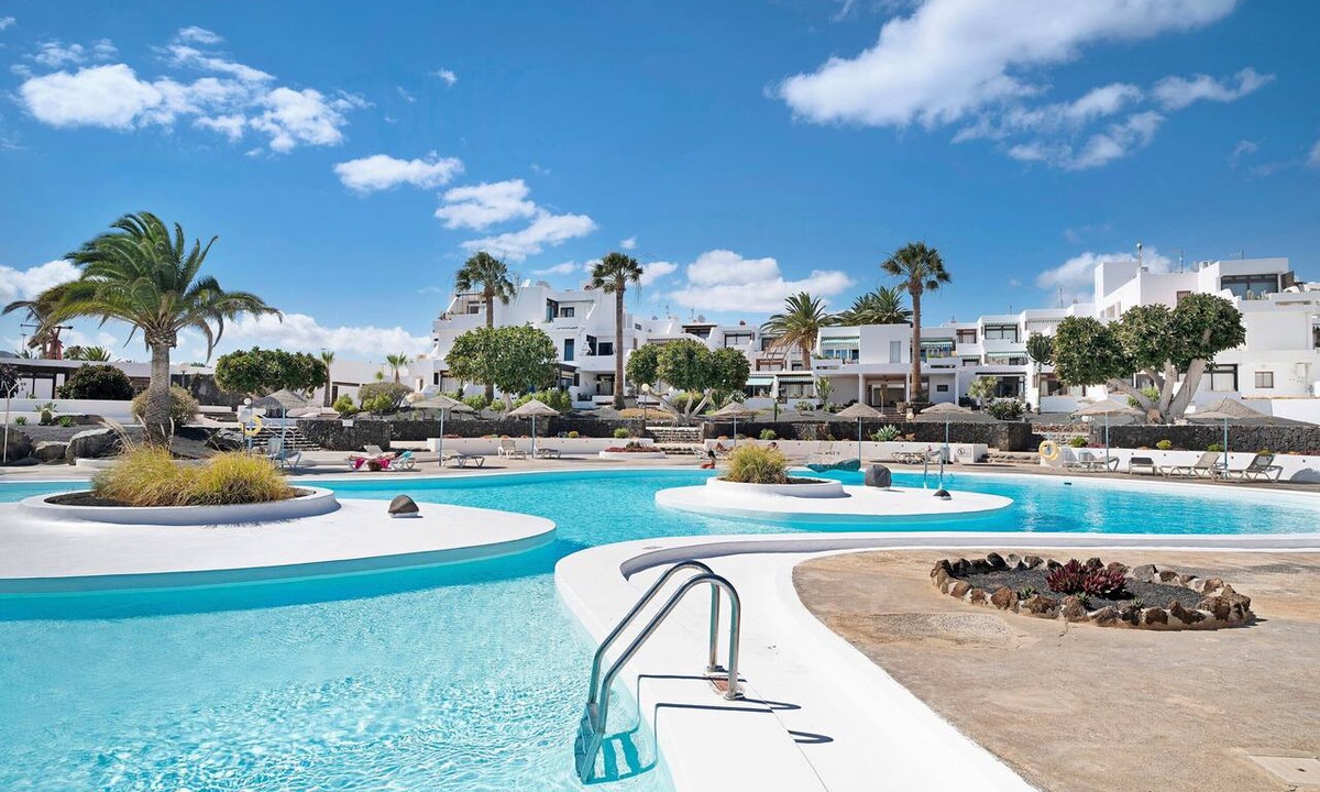 Costa Teguise Apartment | Studio Calimar Los Molinos with Pool, Wi-Fi & Terrace