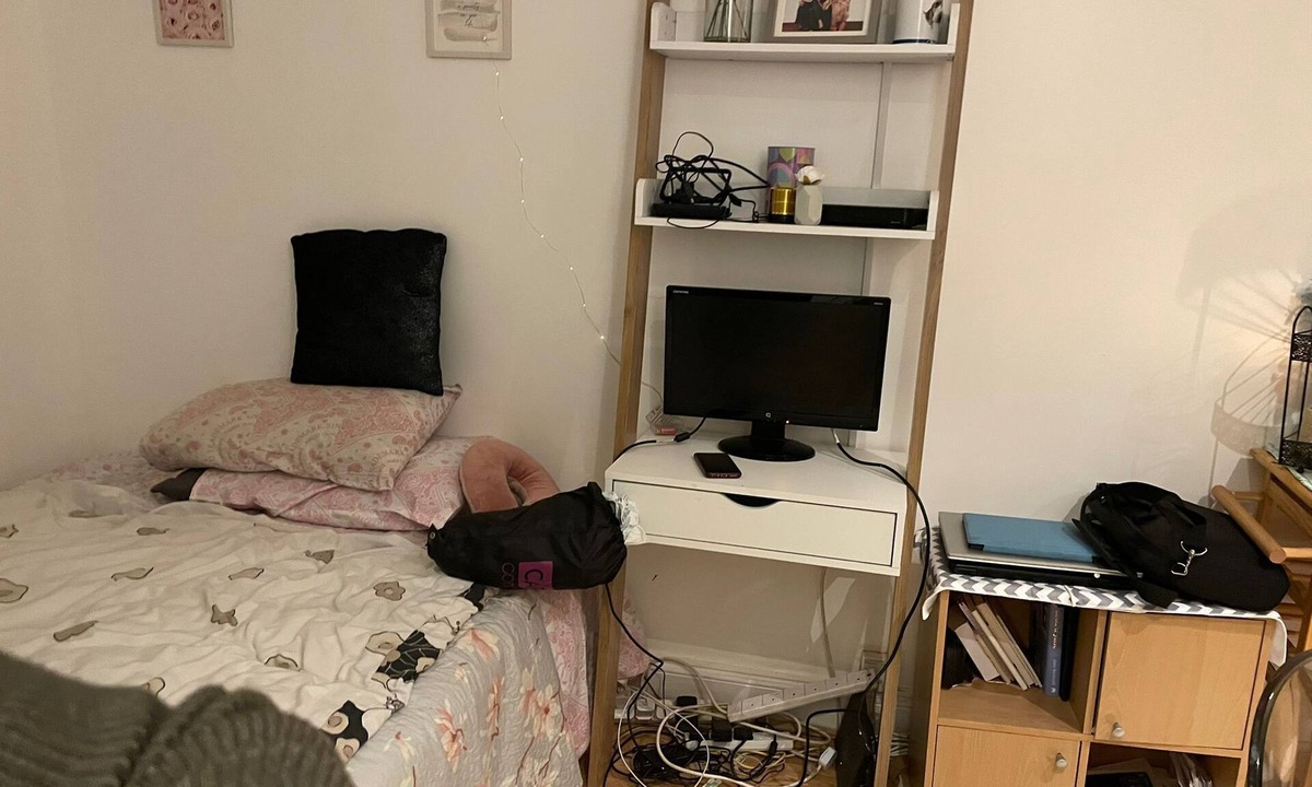 Cann Hall Apartment | Studio Flat in Stratford