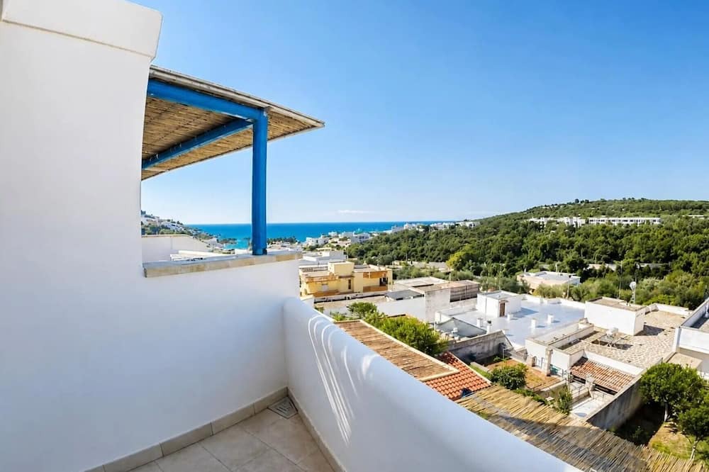 Castro Marina Apartment | Studio with Sea-View Balcony in Castro di Lecce