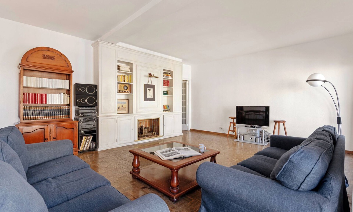 el Fort Pienc Apartment | Stunning 5BR Apt with Sagrada Familia Views & Terrace - Ideal for Groups & Remote Work