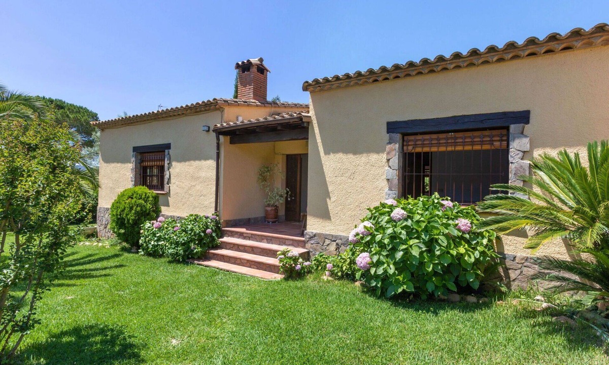 Santa Cristina de Aro House | Stunning private villa for 6 guests with WIFI, private pool, balcony and panoramic view