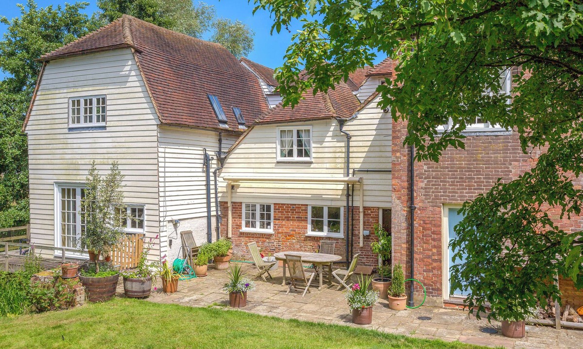 Wye Cottage | Stunning high end house in the gorgeous setting of the English countryside.