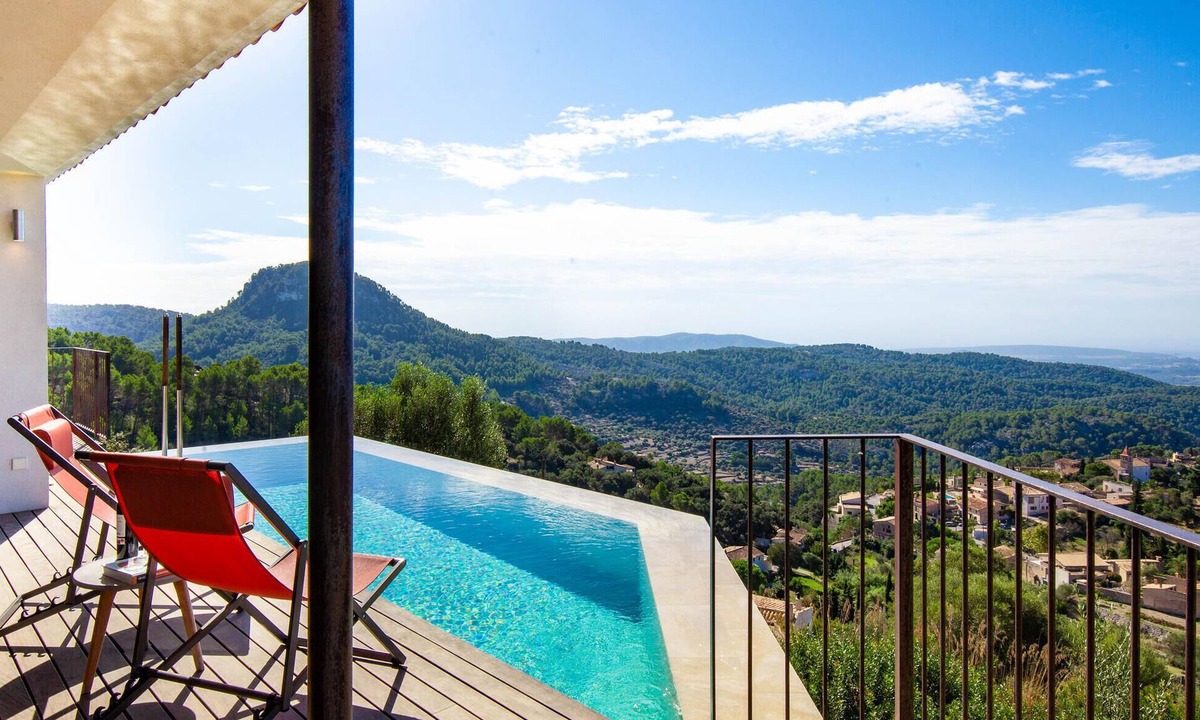 Galilea House | Stunning home in Galilea