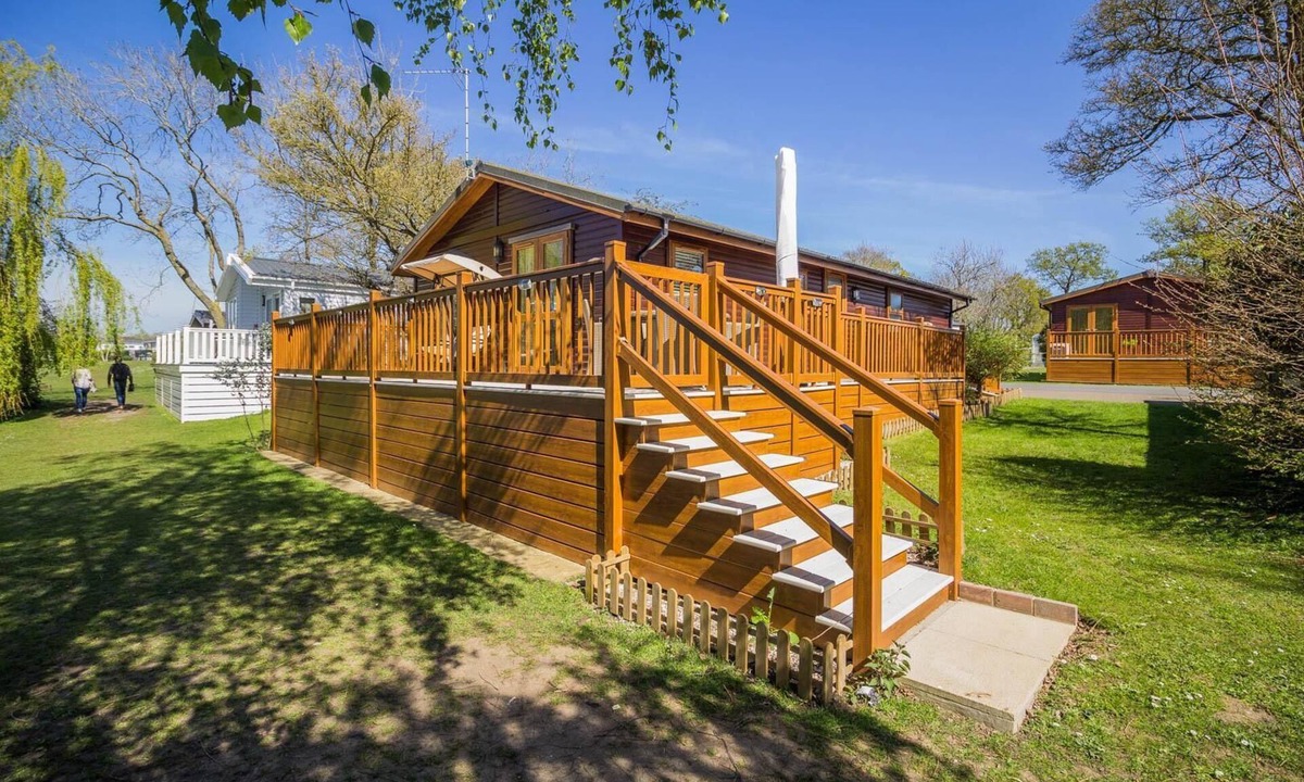 Saxmundham Cabin | Stunning lodge for hire at Carlton Meres in Suffolk ref 60013M