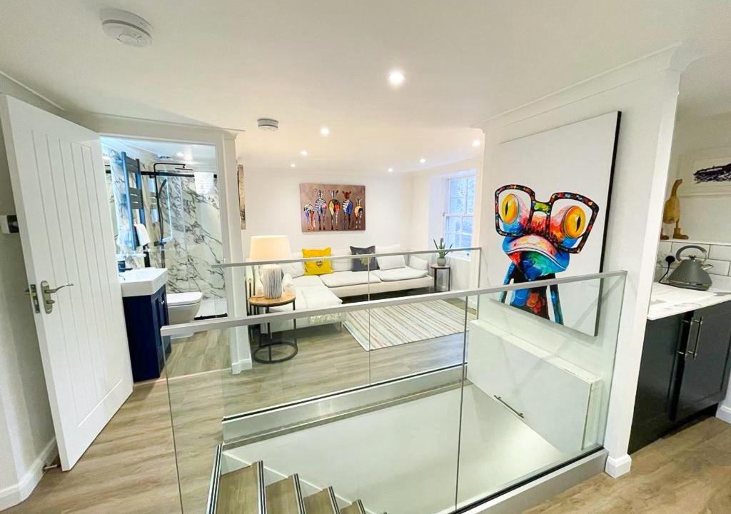 South Queensferry Apartment | Stunning Loft Apartment South Queensferry High St Bridge Views!