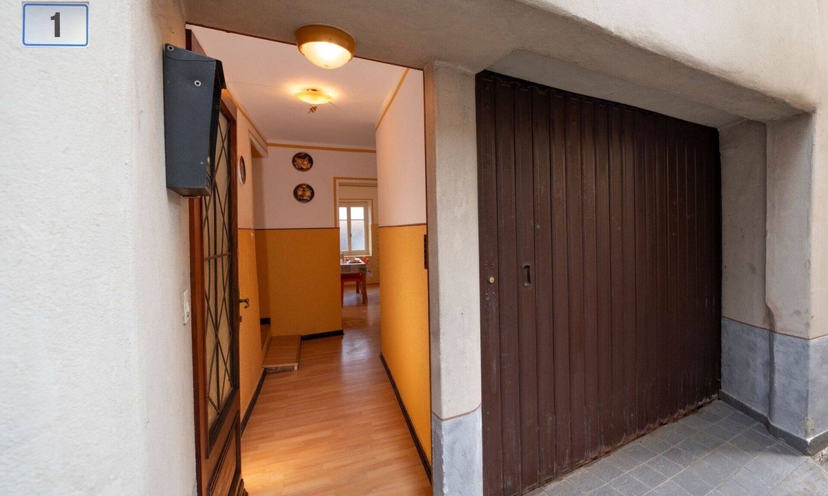 Comero House | Stunning villa for 4 guests with WIFI, TV, balcony and pets allowed