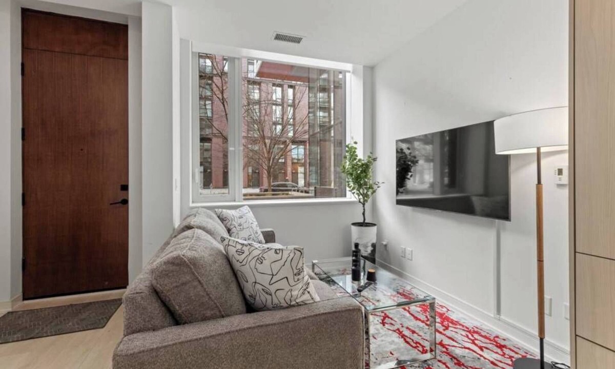 West Don Lands Apartment | Stylish 1BR Townhouse with 1.5 Baths near Distillery District