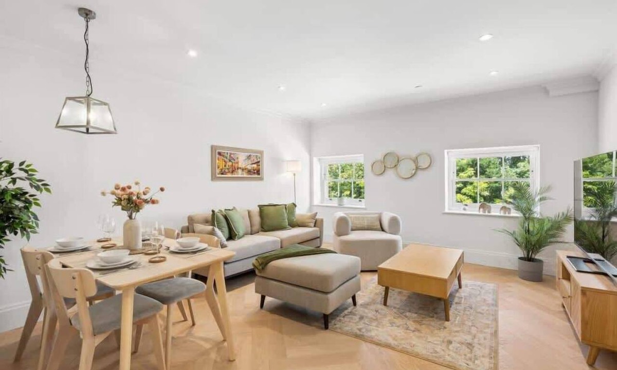 Marlow House | Stylish 2BR Marlow Stay + Parking - By Tempstay