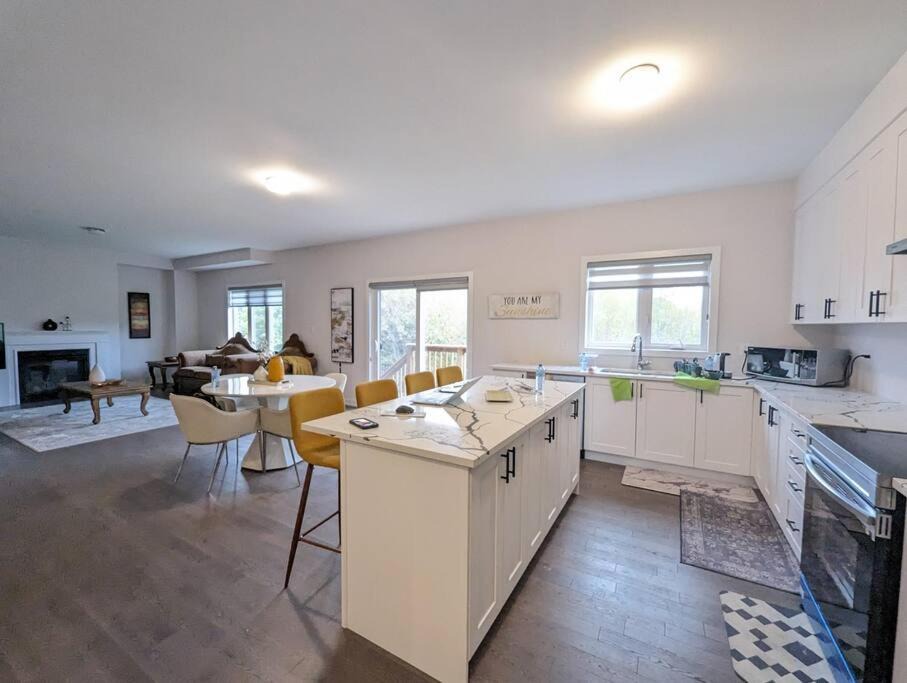 Simcoe Apartment | Stylish 5-Bedroom Retreat Near Port Dover and Turkey Point Beach