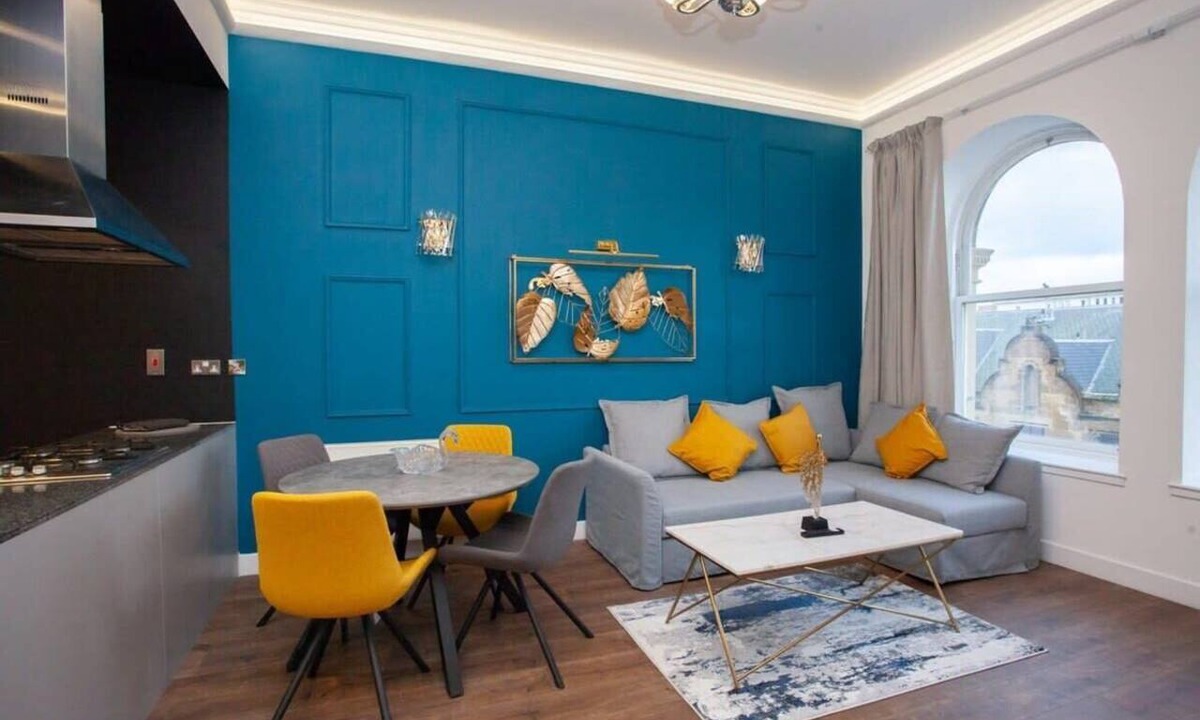 City Centre Glasgow Apartment | Stylish Central Apartment with Parking