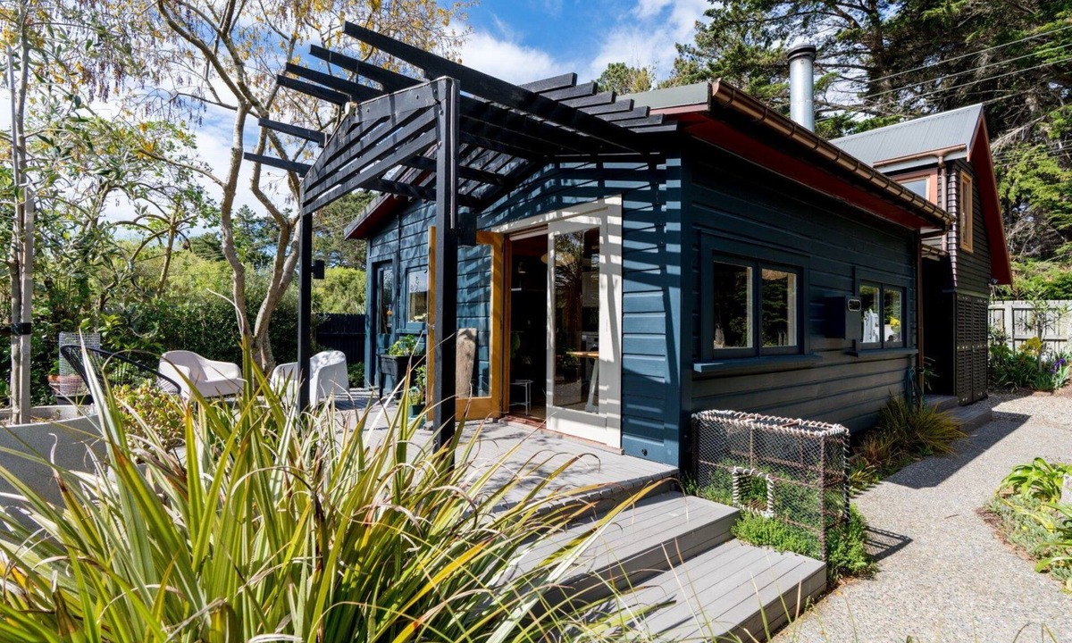 Aramoana House | Stylish Coastal Retreat -near Dunedin city.