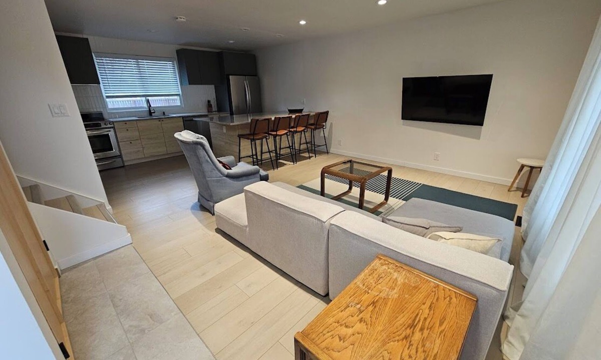 Windsor House | Stylish Newly Renovated 2BR Retreat in Quiet Windsor Area