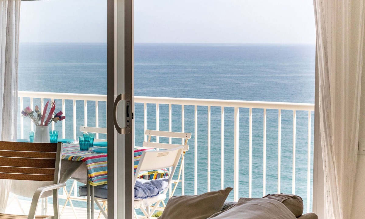Pineda de Mar Apartment | Stylish sea-view apartment with parking and Wi-Fi