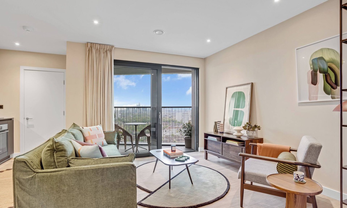Bromley North Apartment | Stylish two-bedroom flat with a large balcony