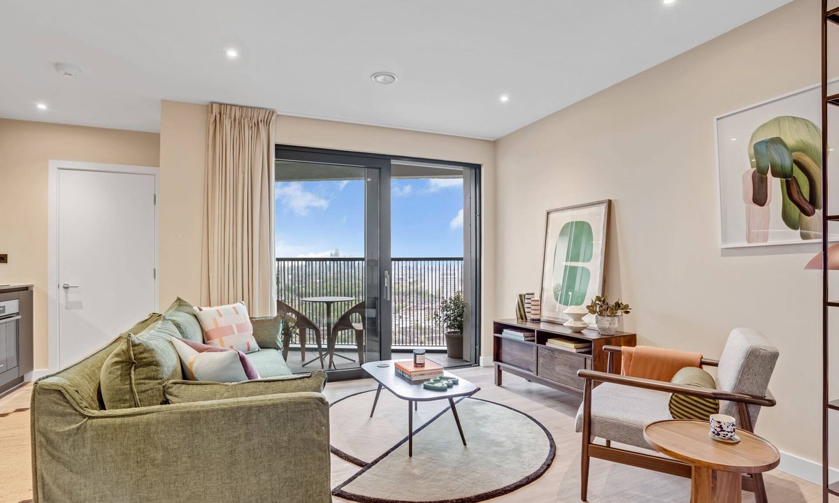 Bromley North Apartment | Stylish two-bedroom flat with a large balcony