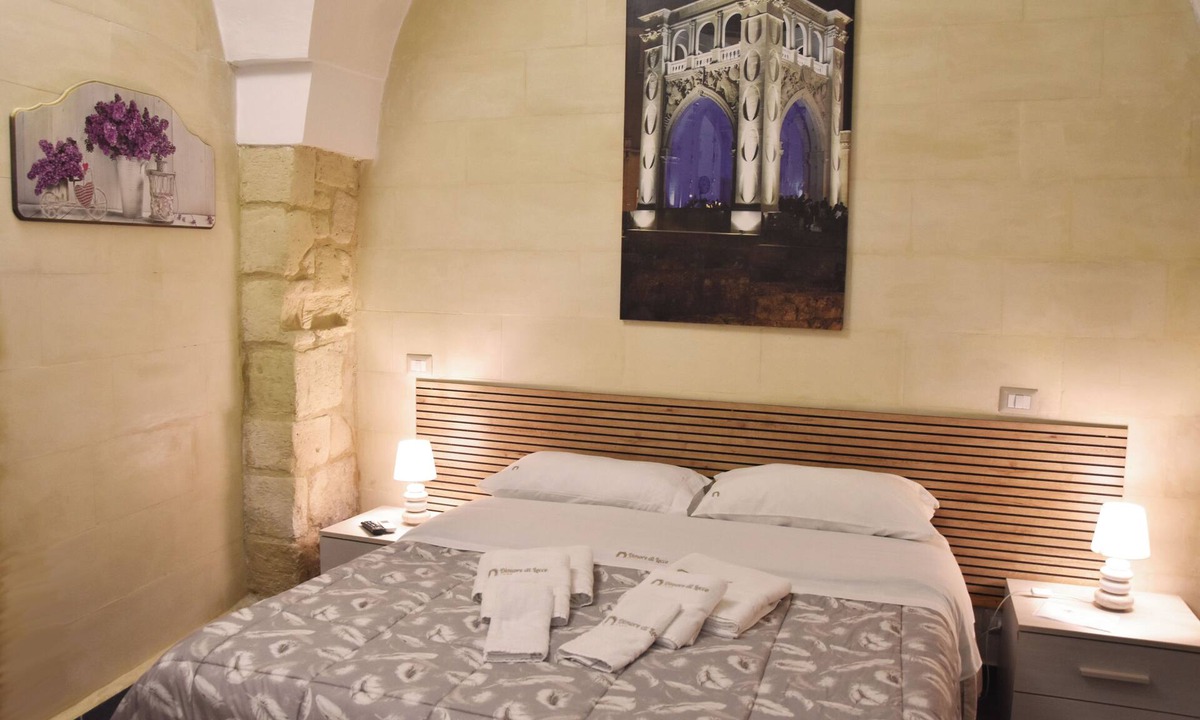 Lecce Historic Center House | Suite Martina-Suite-Superior-Ensuite with Shower-City view