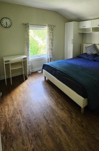 Bendale House | Sunny Corner Room with View