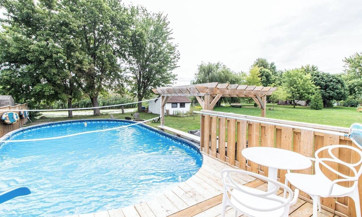 Pointe aux Roches House | Sunny Shores Getaway 3BR/2bA/pool