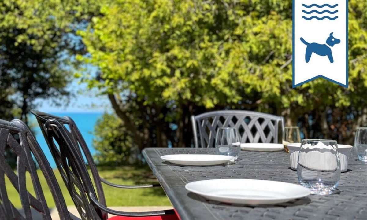 Bluewater Cottage | Sunset Beach - Lakefront AC 2 dogs allowed
