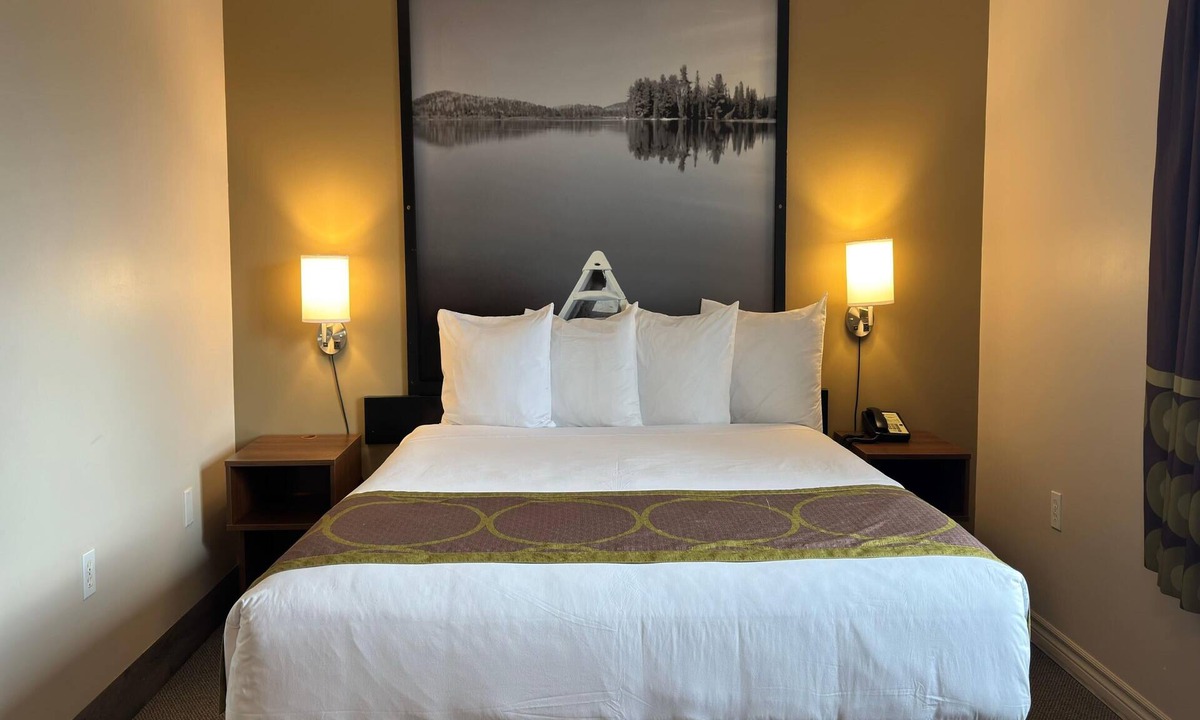 Guelph Hotel | Super 8 by Wyndham Guelph