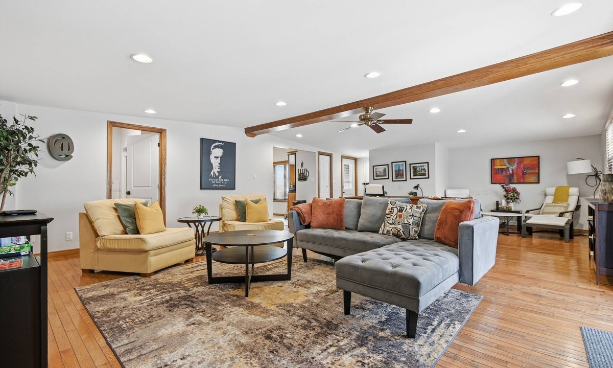 Bridgeview House | SUPER Spacious Escape w/Pool Table, Outdoor Patio, Large Kitchen & Amenities!