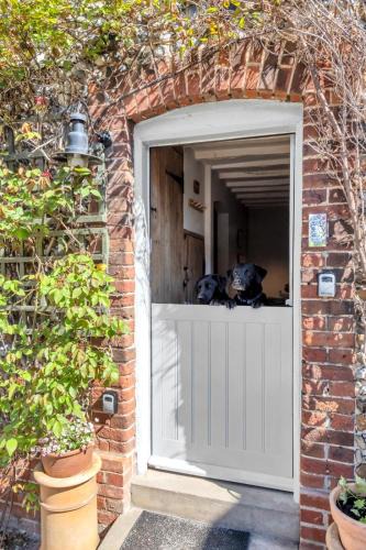 Fornham St Martin House | Sweet and cosy School Cottage