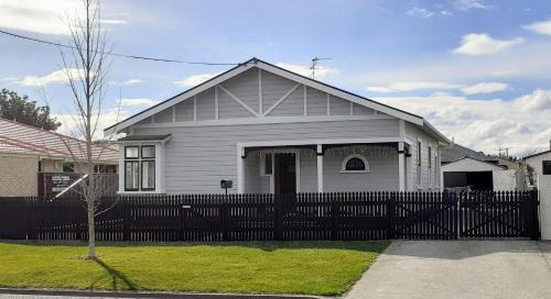 Springlands House | Te Waiharakeke Holiday Home