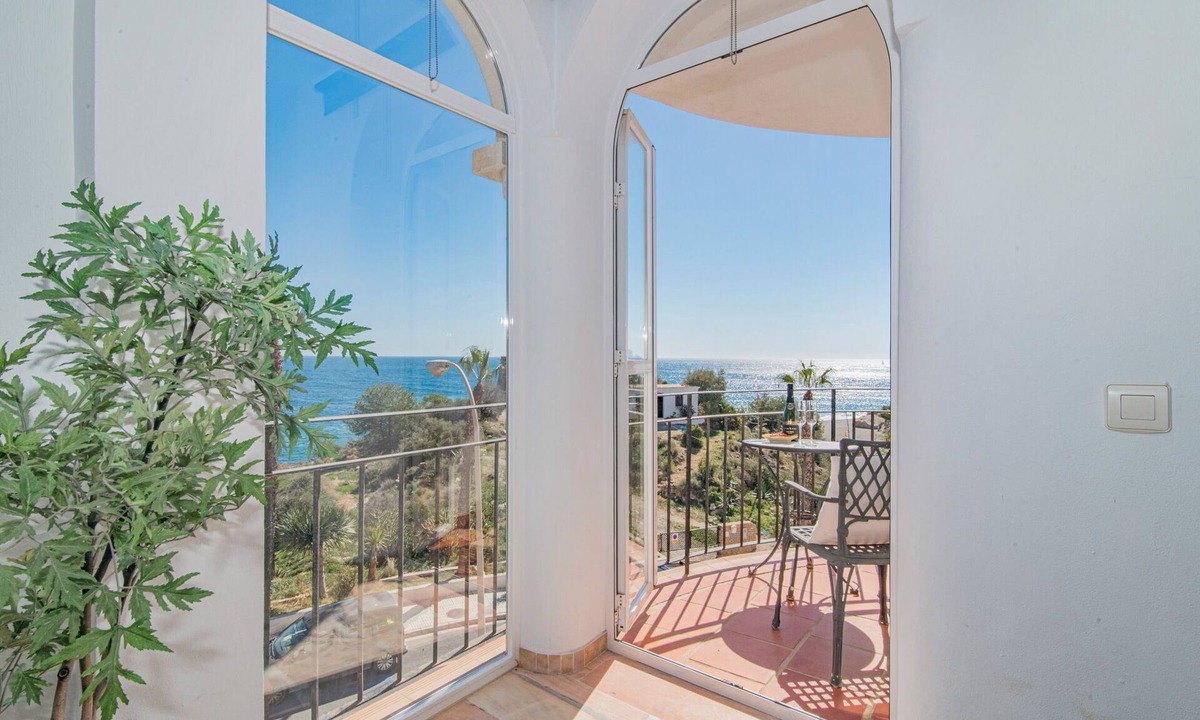 Velilla-Taramay Apartment | Tesorillo Beach in Velilla for sea lovers on the Costa Tropical!